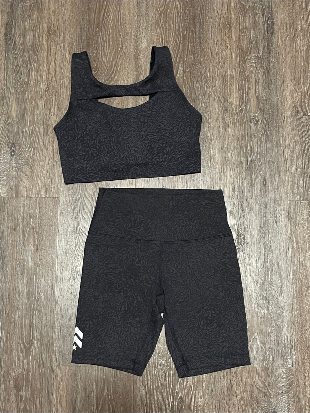 Like New Lululemon Matching Crunch Black Set. Size Top 8/Bottom 6